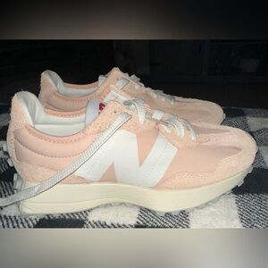 Pre-owned Women’s New Balance 327 Tennis Shoes *Like New*